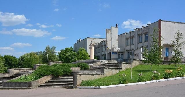 Library before destruction
