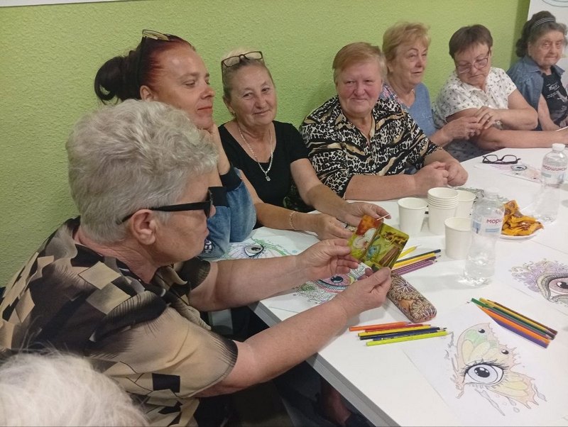 Warm community gathering in the Velyka Oleksandrivka Library space